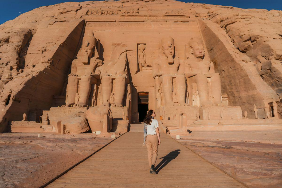 2-Day Private Upper Egypt Tour: Luxor, Aswan & Abu Simbel by Flight from Cairo